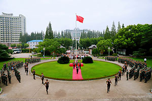 上海IEC中日融合课程升旗台