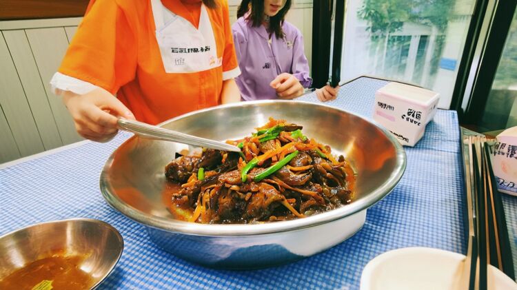 博雅学校国际学校课堂互动图